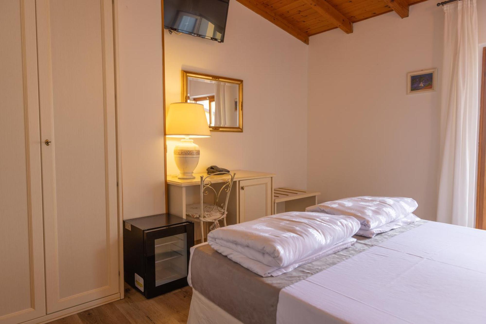 Hotel Rabay Brenzone sul Garda Luaran gambar